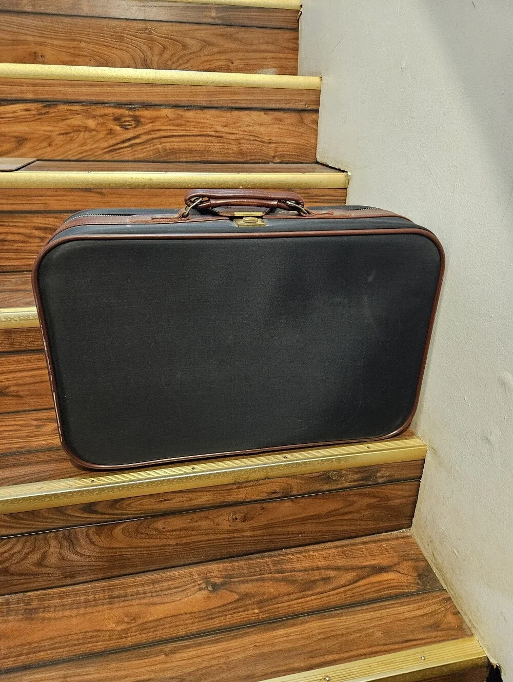 Sears and Goode blacksuitcase with faux leather trim  #travel